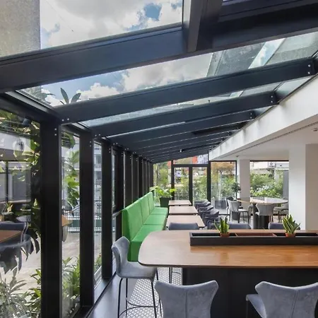 Moncafe Boutique And فندق