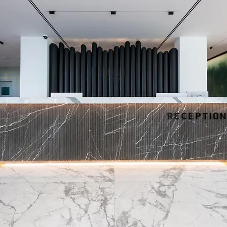 Moncafe Boutique And 5* Τίρανα